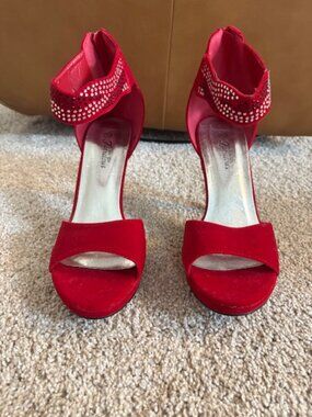 NEW Fabulous Red Velvet High Heeled Open Toe Rhindstone Ankle Strap Sandals. 10